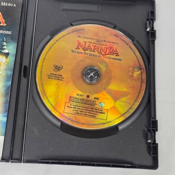 The Chronicles of Narnia: The Lion, The Witch and The Wardrobe [DVD] - Picture 3 of 4